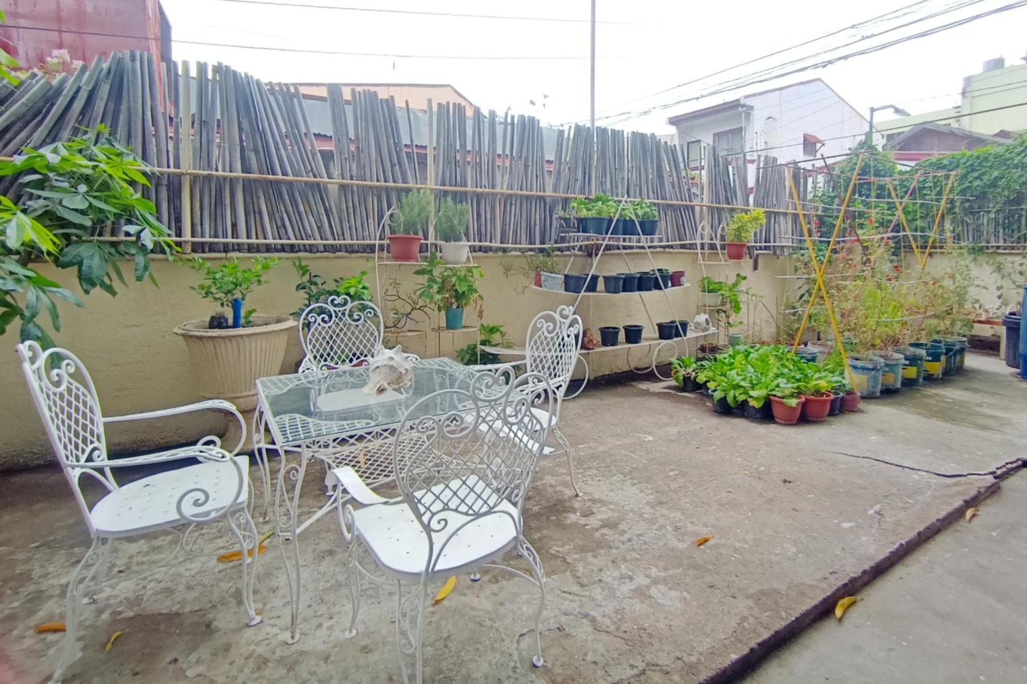Bed And Brewhouse Sucat Bed & Breakfast